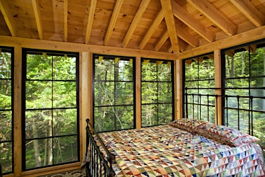 Sleeping porch for three seasons